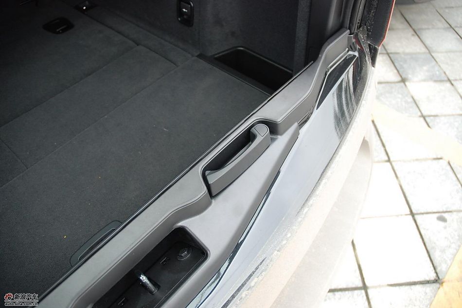 新宝马X5后备箱