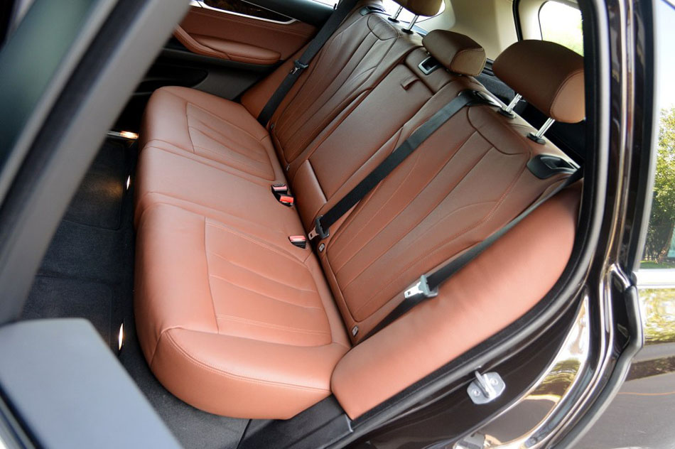 2015款 xDrive28i 座椅空间