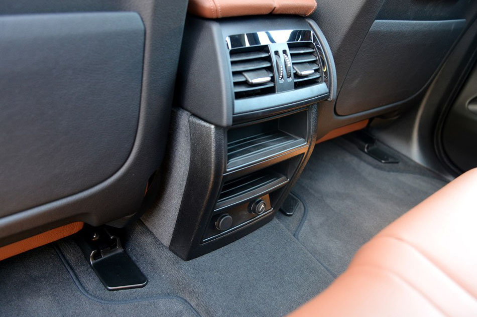 2015款 xDrive28i 座椅空间