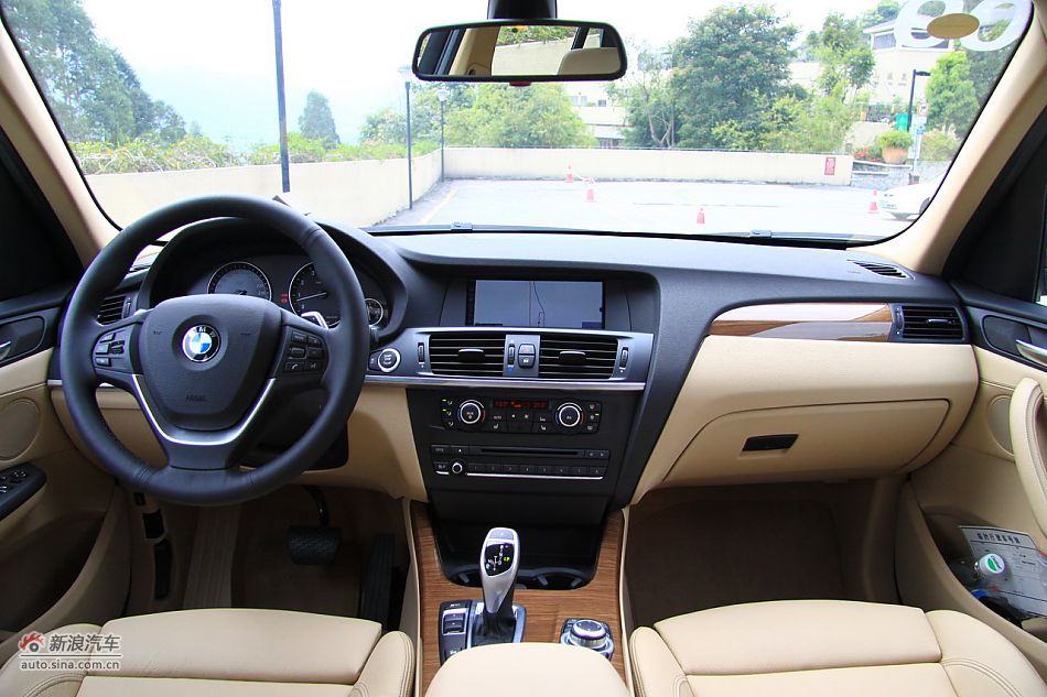 图为全新宝马X3内饰