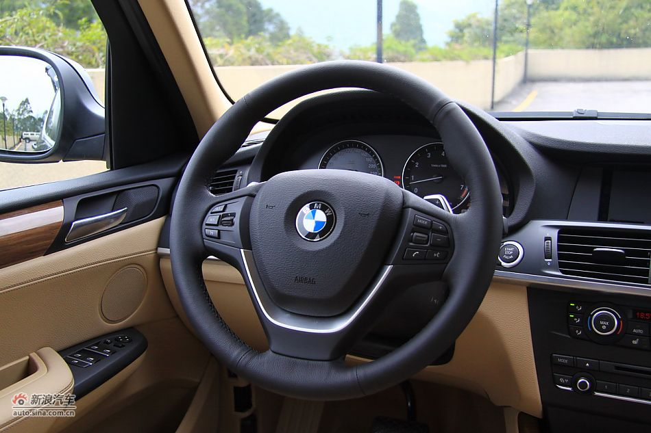 图为全新宝马X3内饰细节