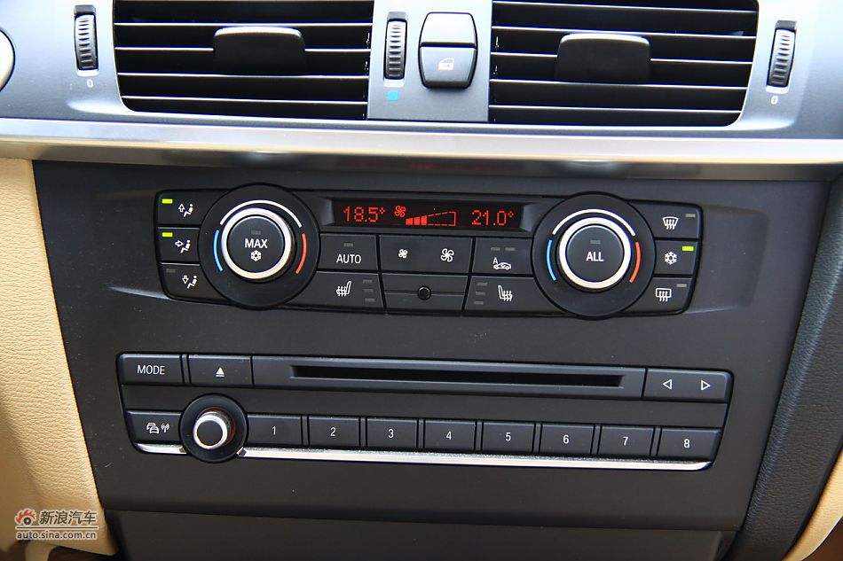 图为全新宝马X3内饰细节