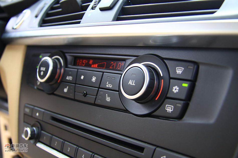 图为全新宝马X3内饰细节