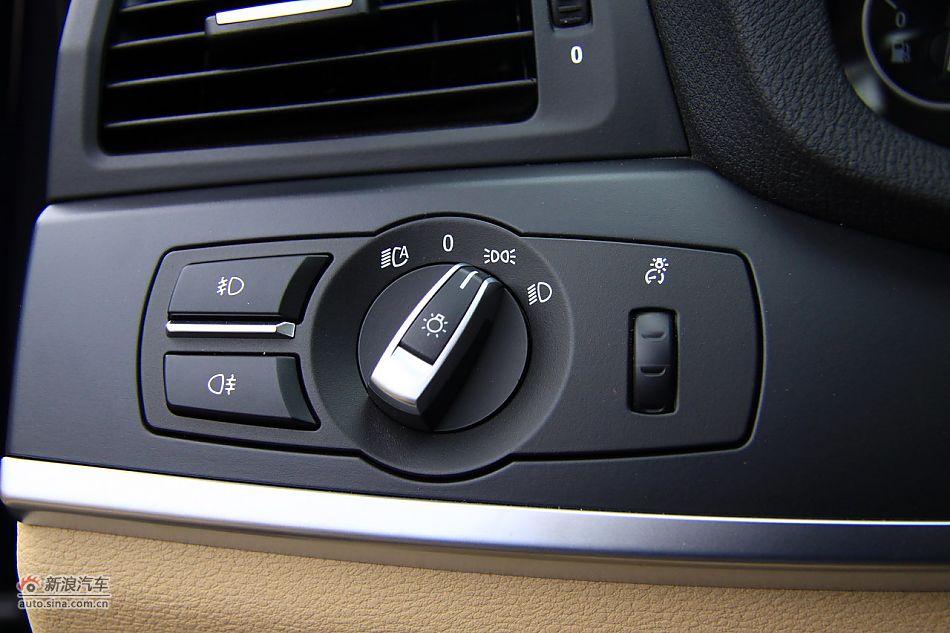 图为全新宝马X3内饰细节