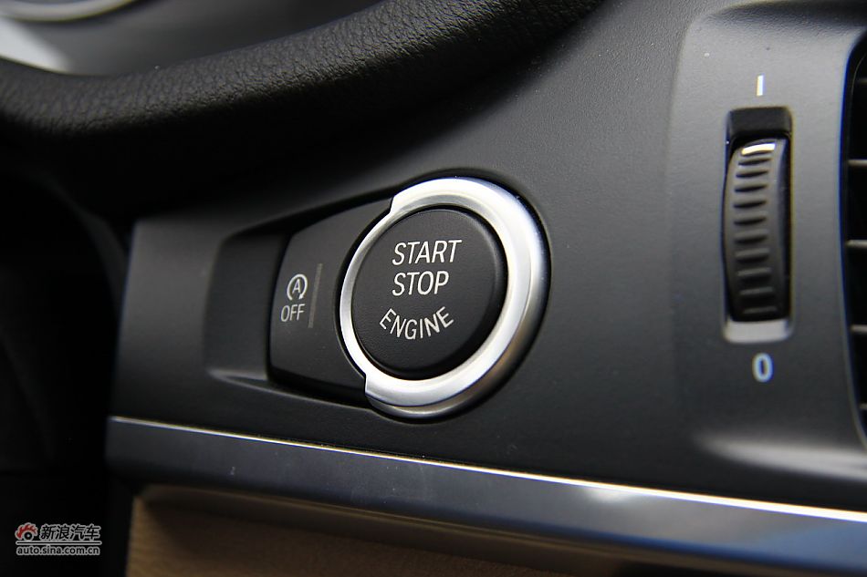 图为全新宝马X3内饰细节