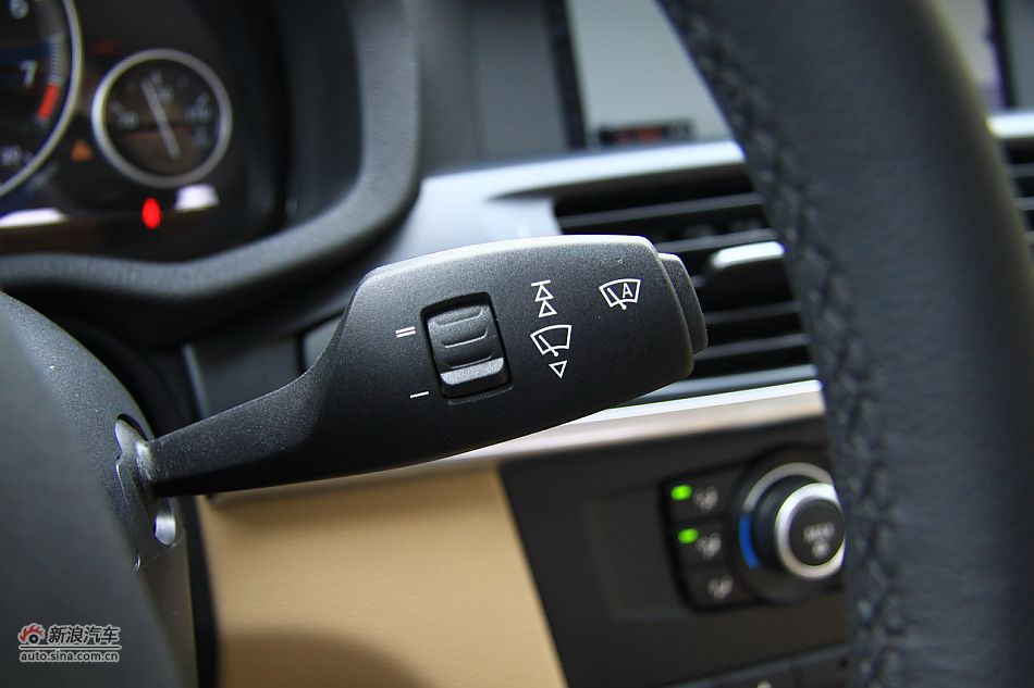 图为全新宝马X3内饰细节