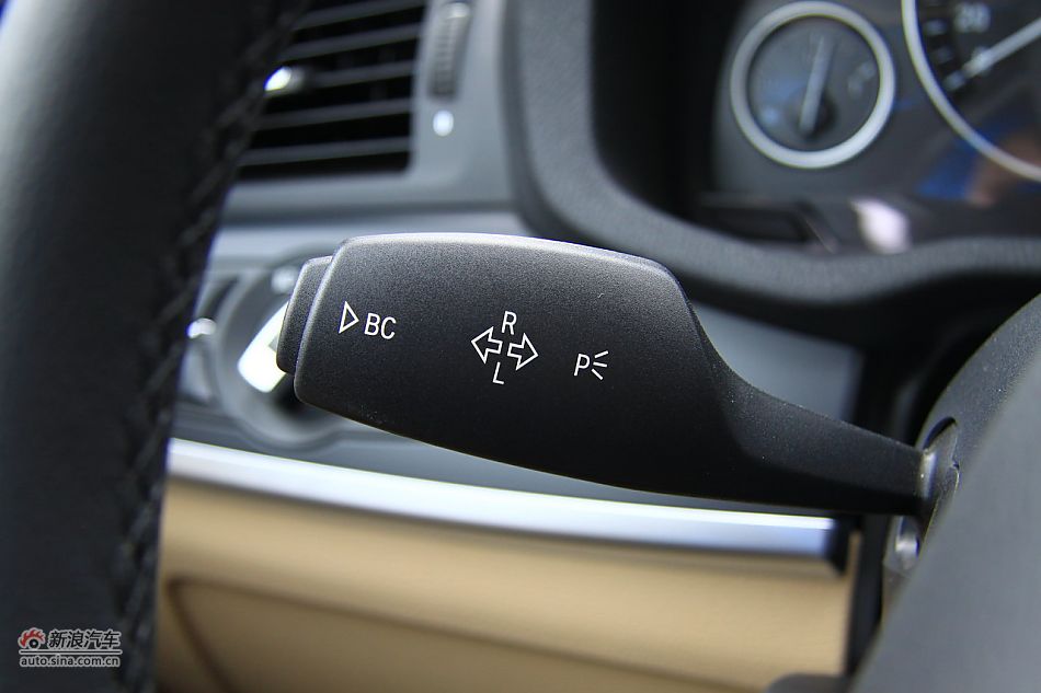 图为全新宝马X3内饰细节