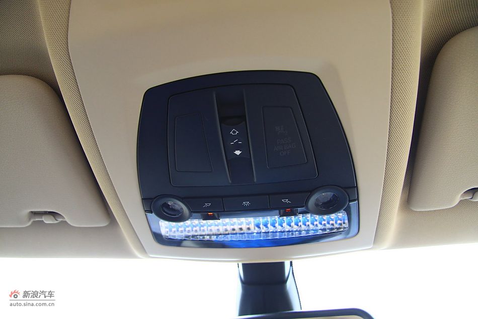 图为全新宝马X3内饰细节