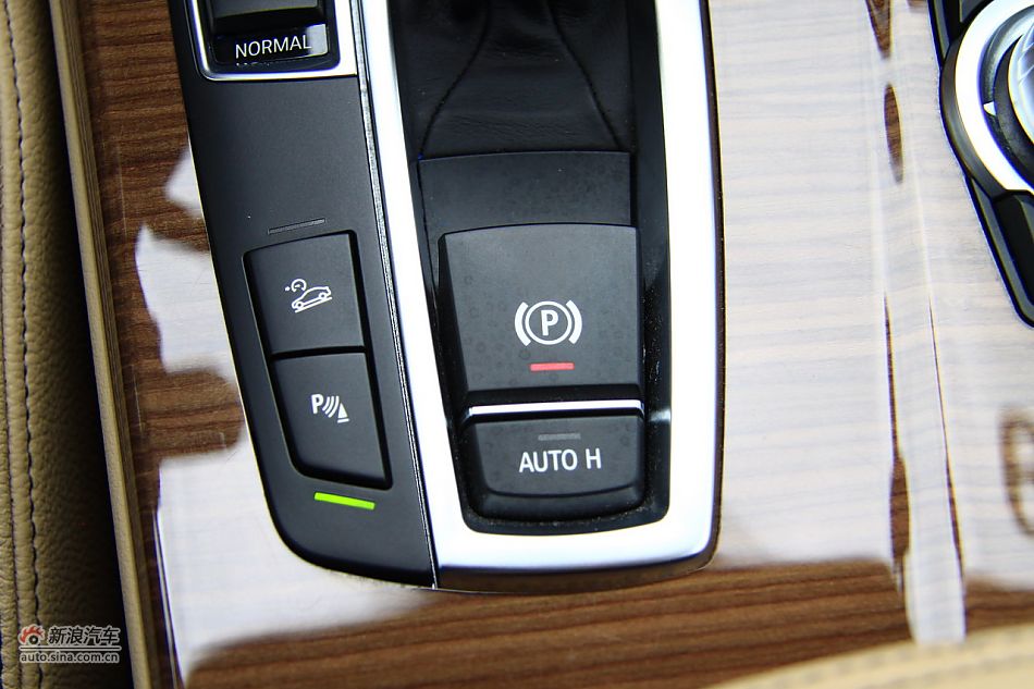 图为全新宝马X3内饰细节