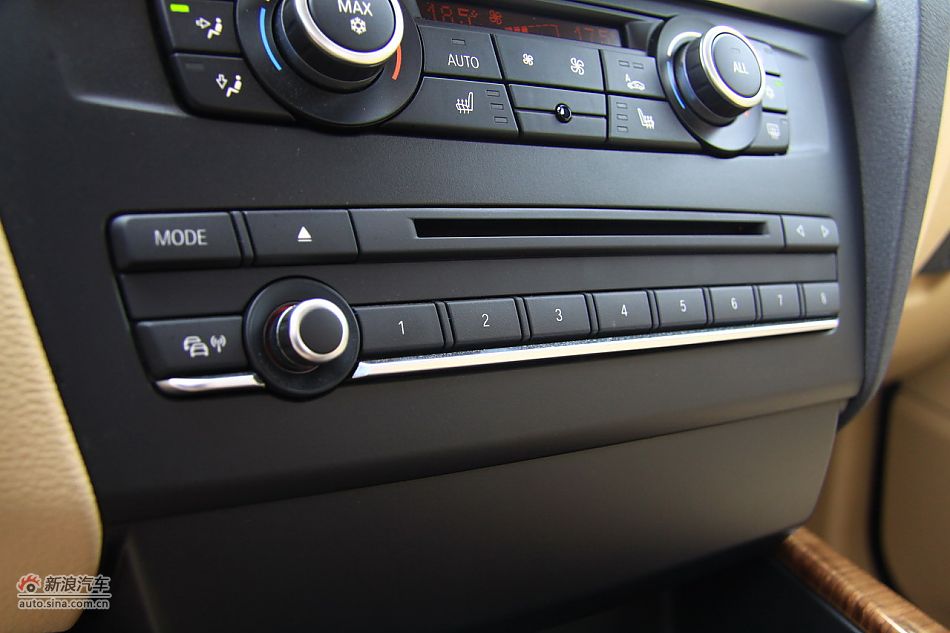 图为全新宝马X3内饰细节