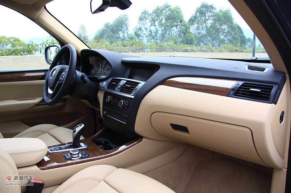 图为全新宝马X3内饰细节