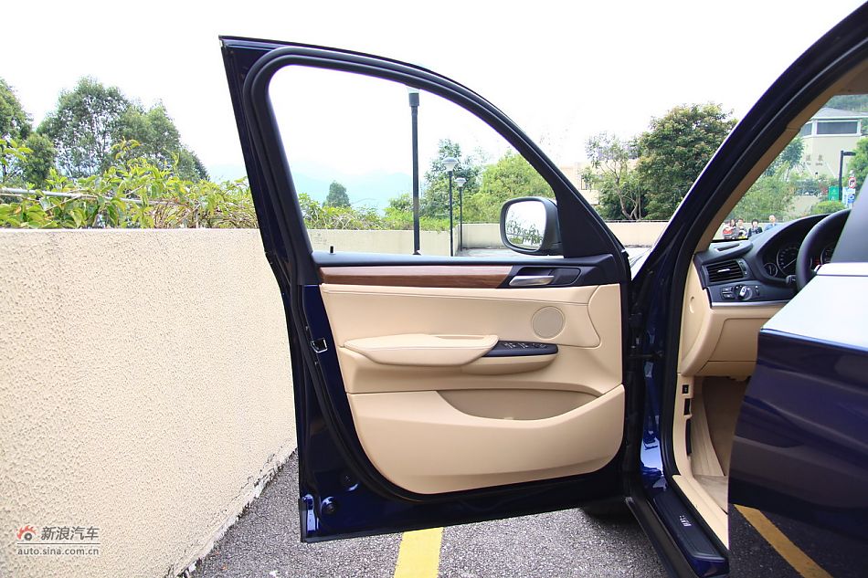 图为全新宝马X3内饰细节