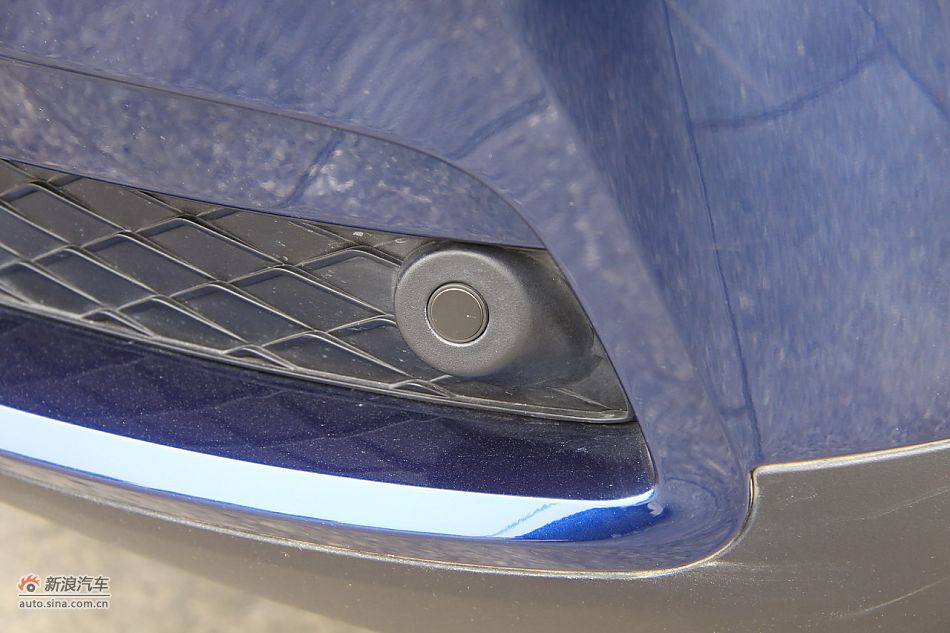 图为全新宝马X3外观细节