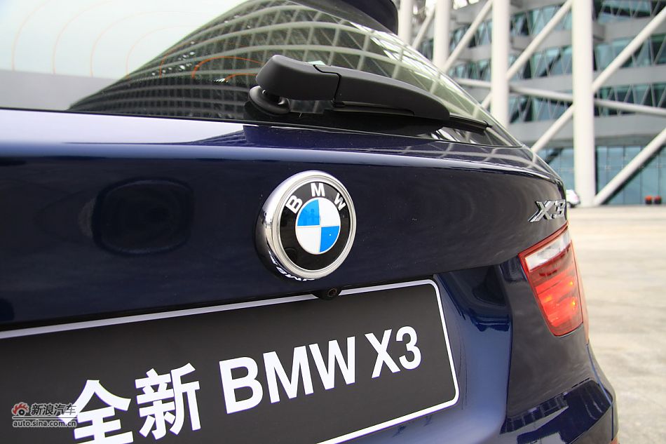 图为全新宝马X3外观细节