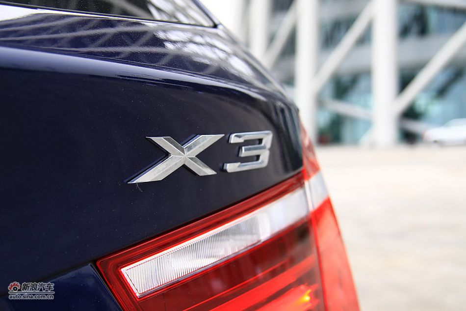 图为全新宝马X3外观细节