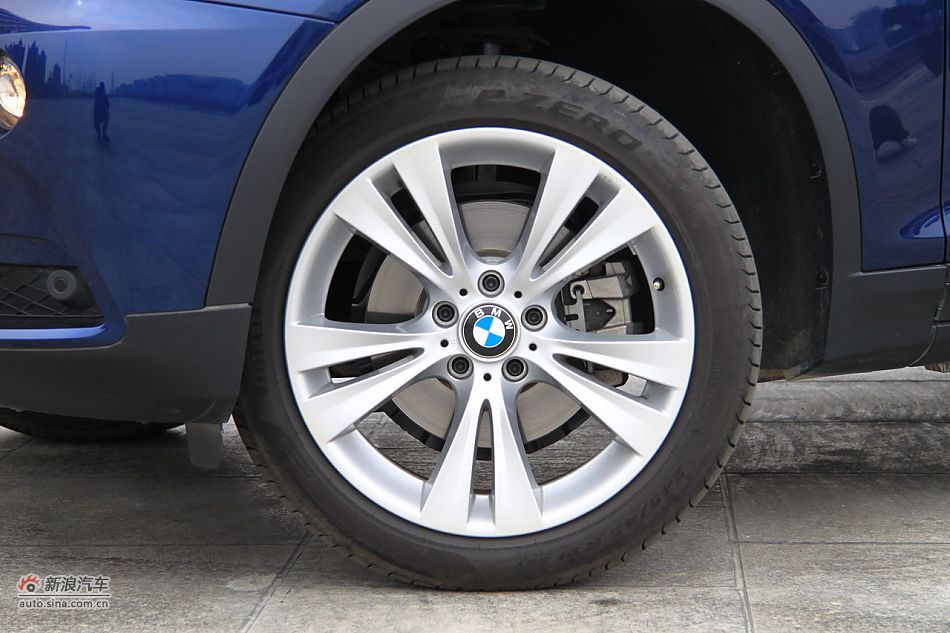 图为全新宝马X3外观细节