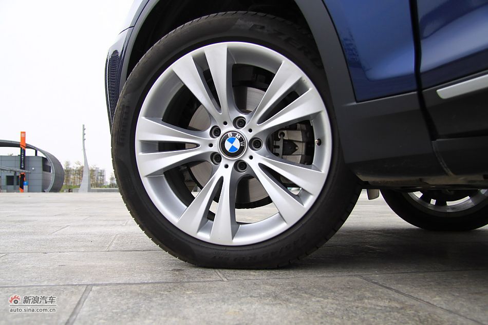 图为全新宝马X3外观细节