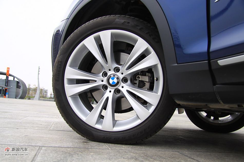 图为全新宝马X3外观细节