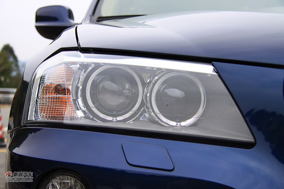 图为全新宝马X3外观细节