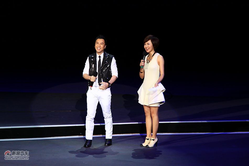 功夫明星甄子丹亮相宝马新X3上市发布会现场