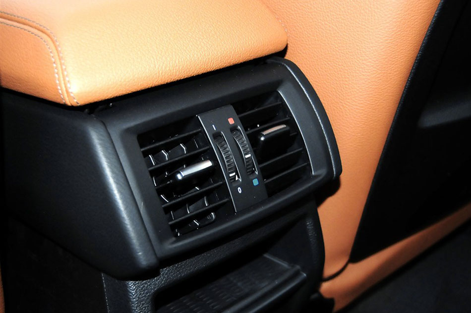 2014款 xDrive28i X设计套装 座椅空间