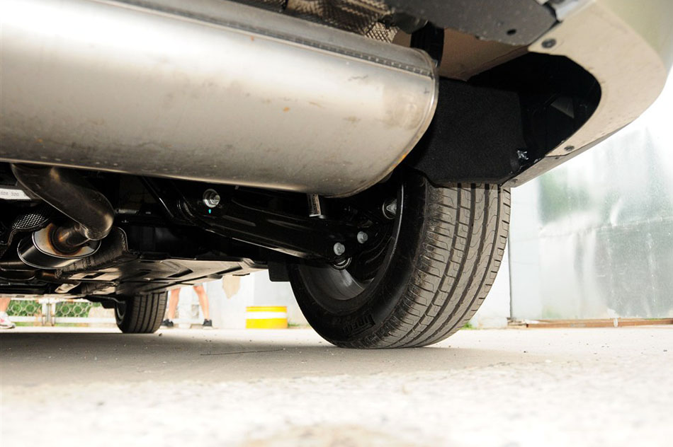 2014款 xDrive28i X设计套装 引擎底盘