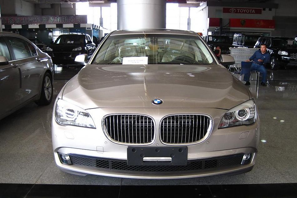 宝马730Li领先型到店实拍组图