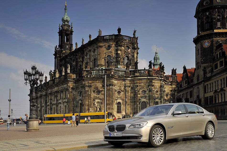 宝马全新一代750Li