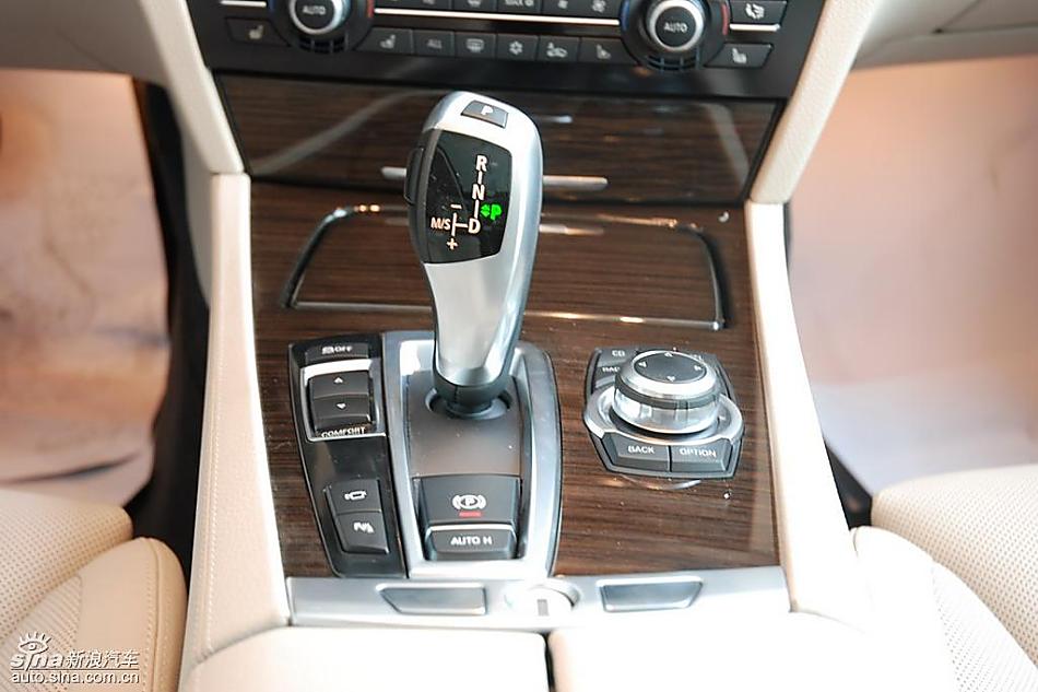 宝马新7系到店内饰实拍图