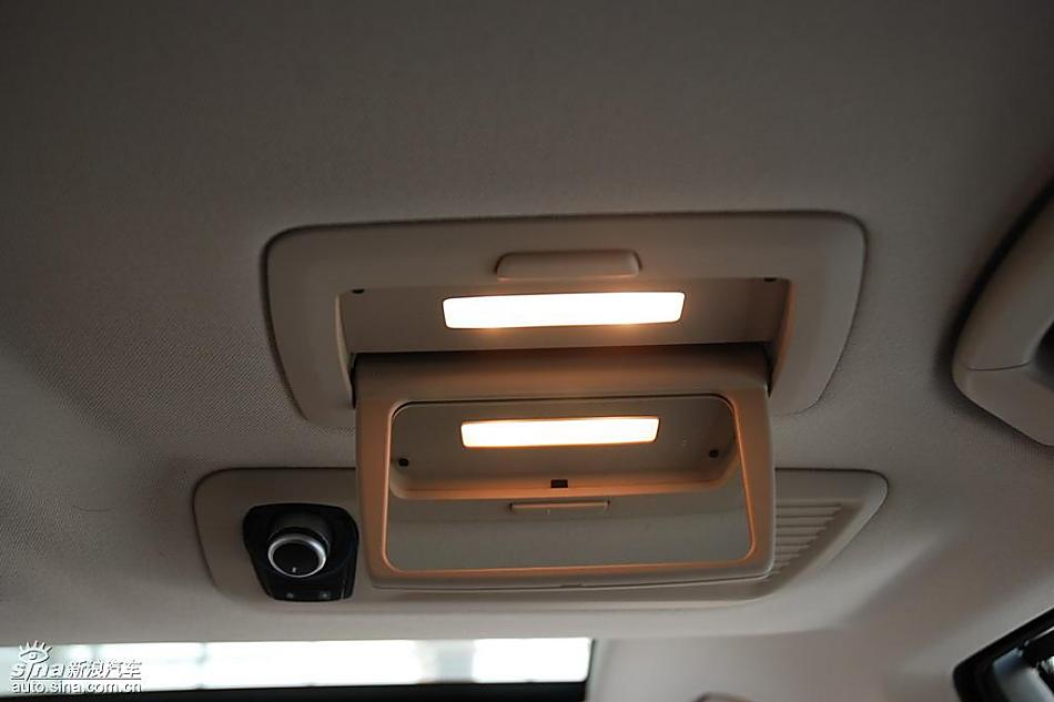 宝马新7系到店内饰实拍图