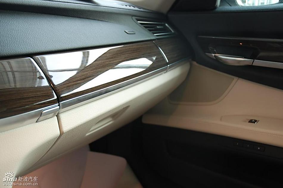 宝马新7系到店内饰实拍图