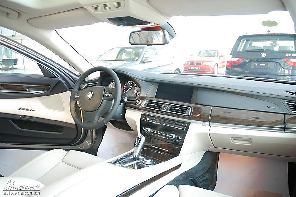 宝马新7系到店内饰实拍图