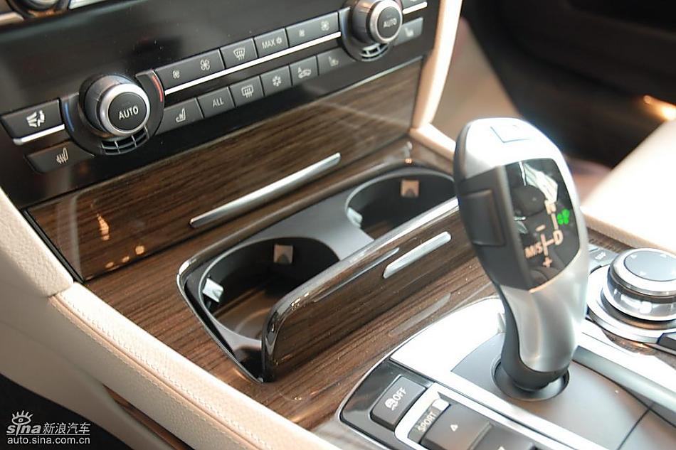 宝马新7系到店内饰实拍图