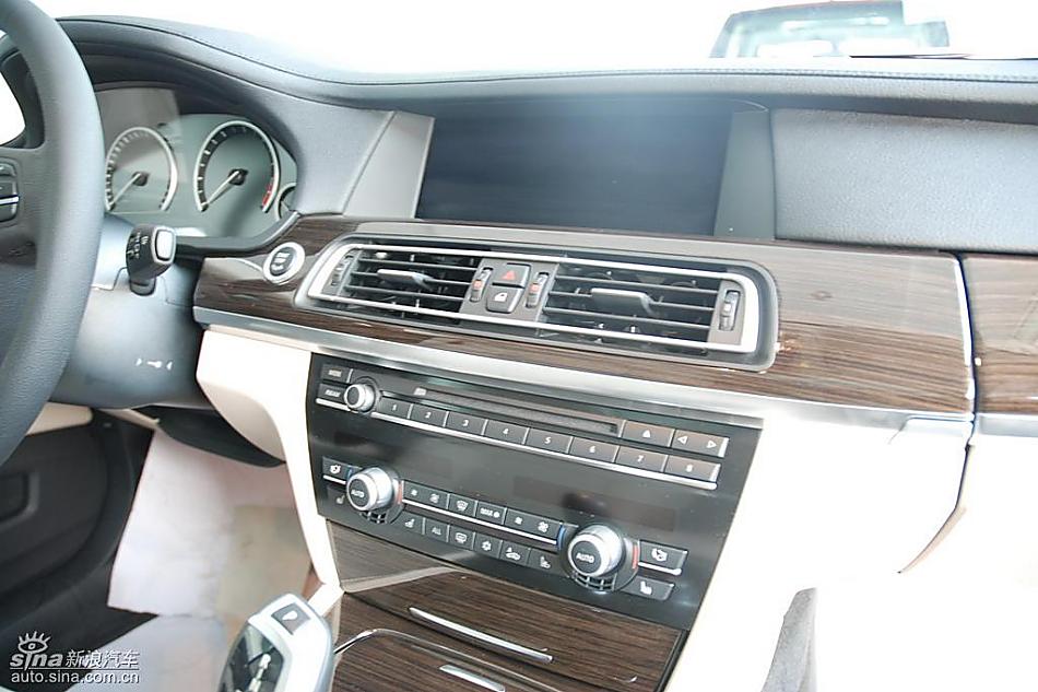 宝马新7系到店内饰实拍图