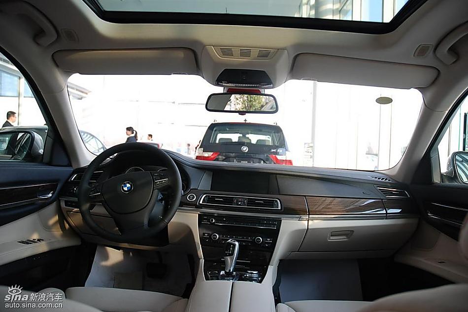 宝马新7系到店内饰实拍图