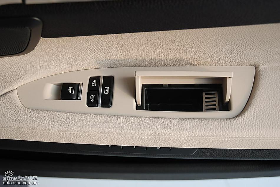 宝马新7系到店内饰实拍图