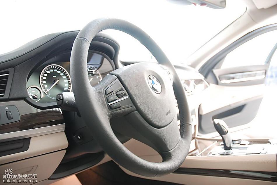 宝马新7系到店内饰实拍图