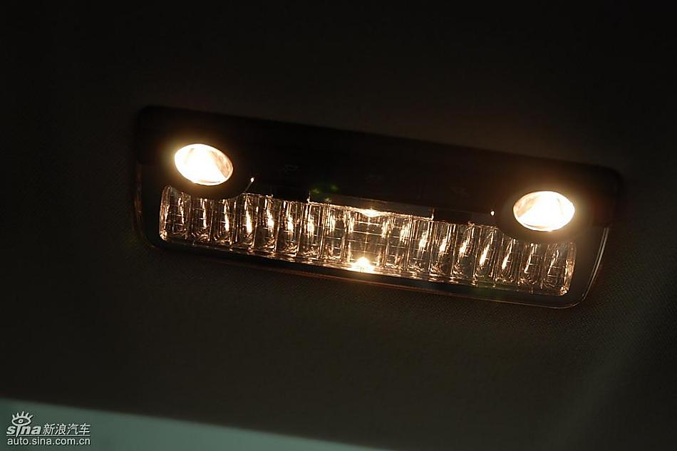 宝马新7系到店内饰实拍图