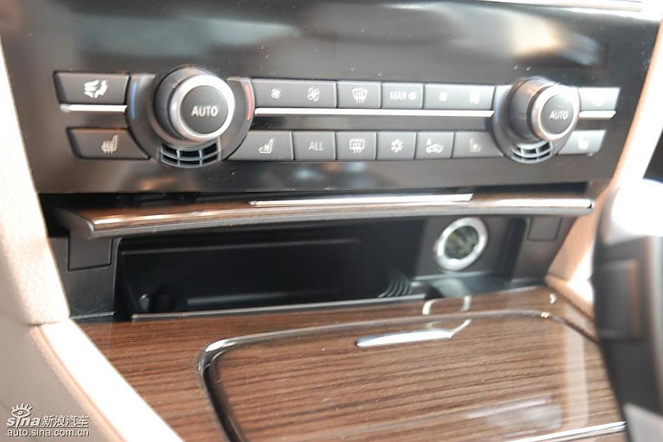 宝马新7系到店内饰实拍图