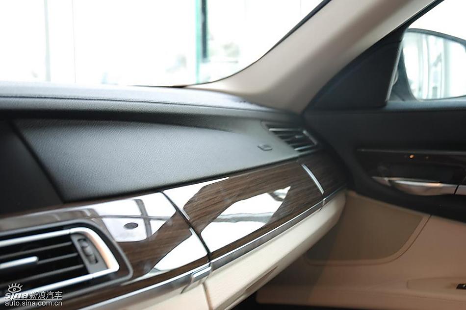 宝马新7系到店内饰实拍图