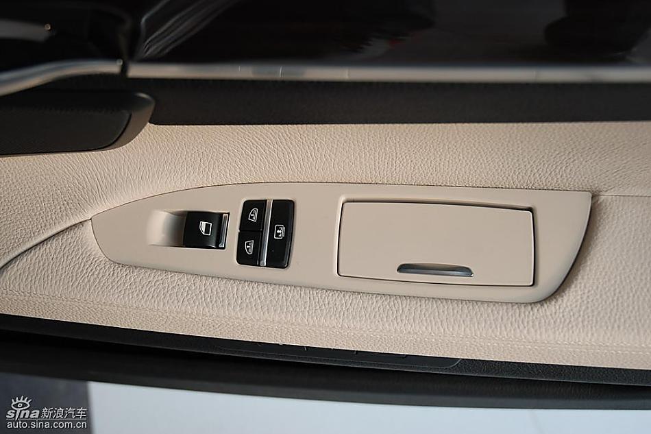 宝马新7系到店内饰实拍图