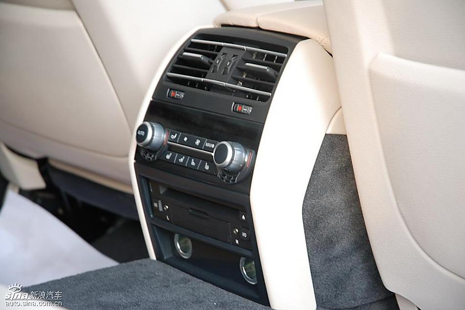 宝马新7系到店内饰实拍图