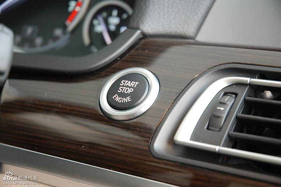 宝马新7系到店内饰实拍图