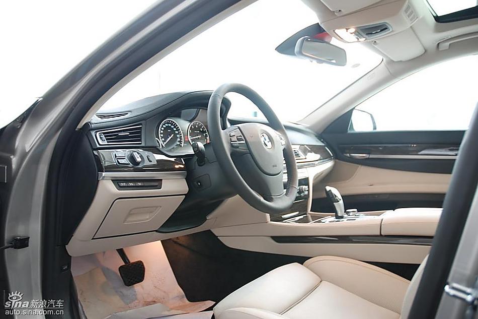 宝马新7系到店内饰实拍图