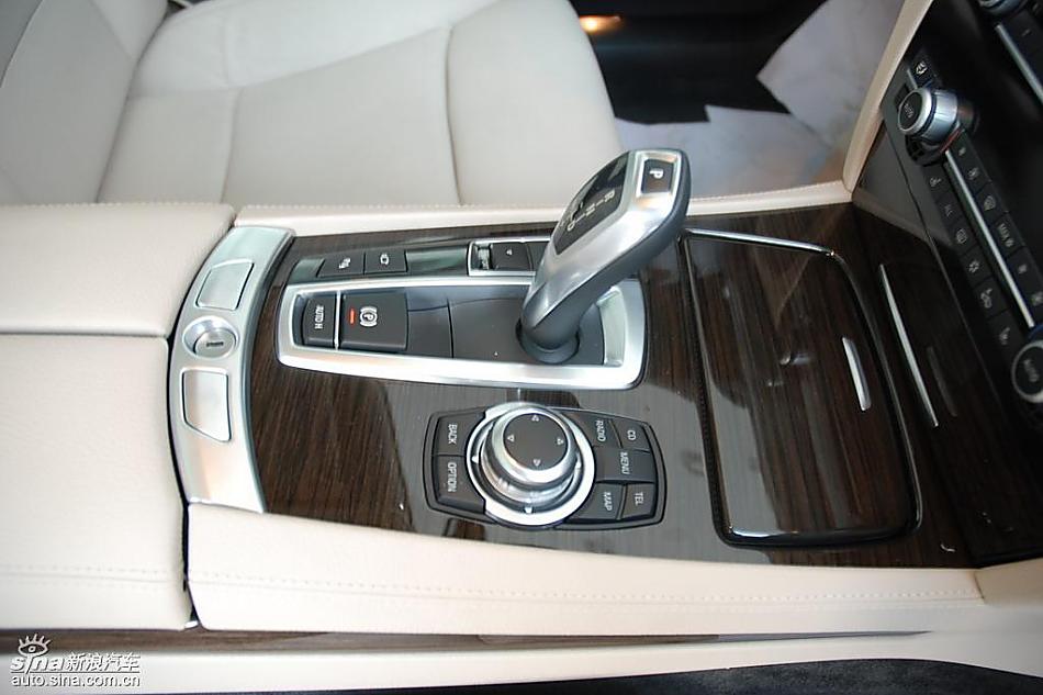 宝马新7系到店内饰实拍图