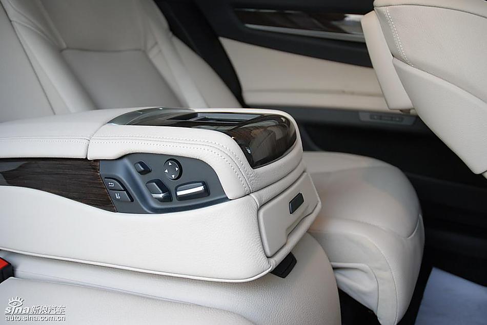 宝马新7系到店内饰实拍图