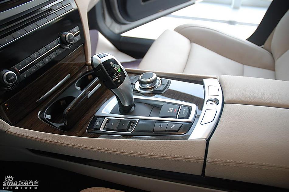 宝马新7系到店内饰实拍图