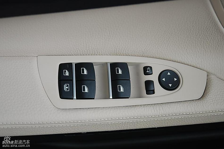 宝马新7系到店内饰实拍图