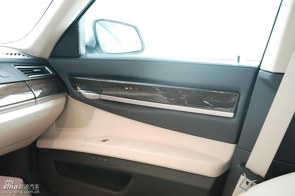 宝马新7系到店内饰实拍图