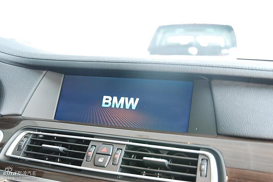 宝马新7系到店内饰实拍图